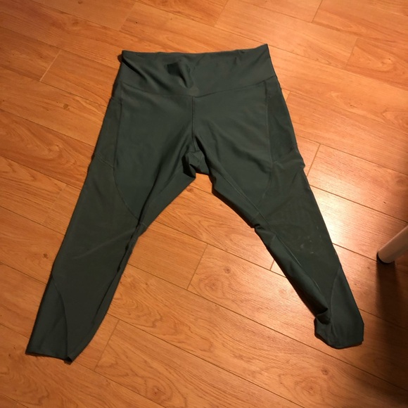 Old Navy Powersoft Crop Leggings - Picture 2 of 9